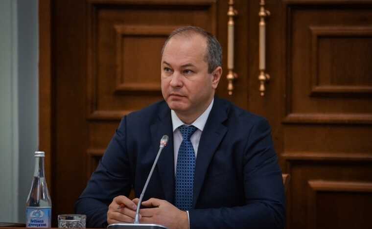 Суд арестовал миллионы Кушнарева: губернаторский клан тонет в ружьях и взятках