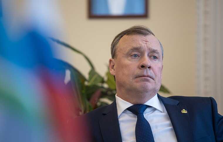Мэр Екатеринбурга Алексей Орлов рискует проиграть в праймериз, пытаясь угодить и поддержать Паслера